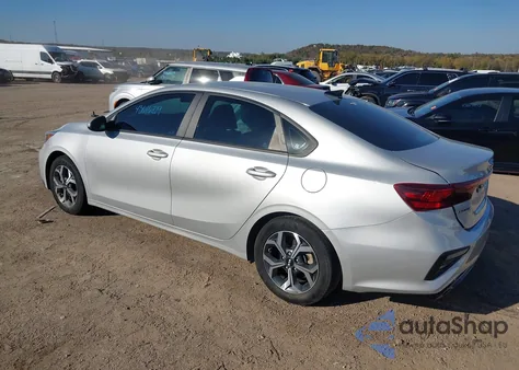 2021 Kia Forte Lxs z USA, uszkodzony, nr VIN 3KPF24AD4ME376288